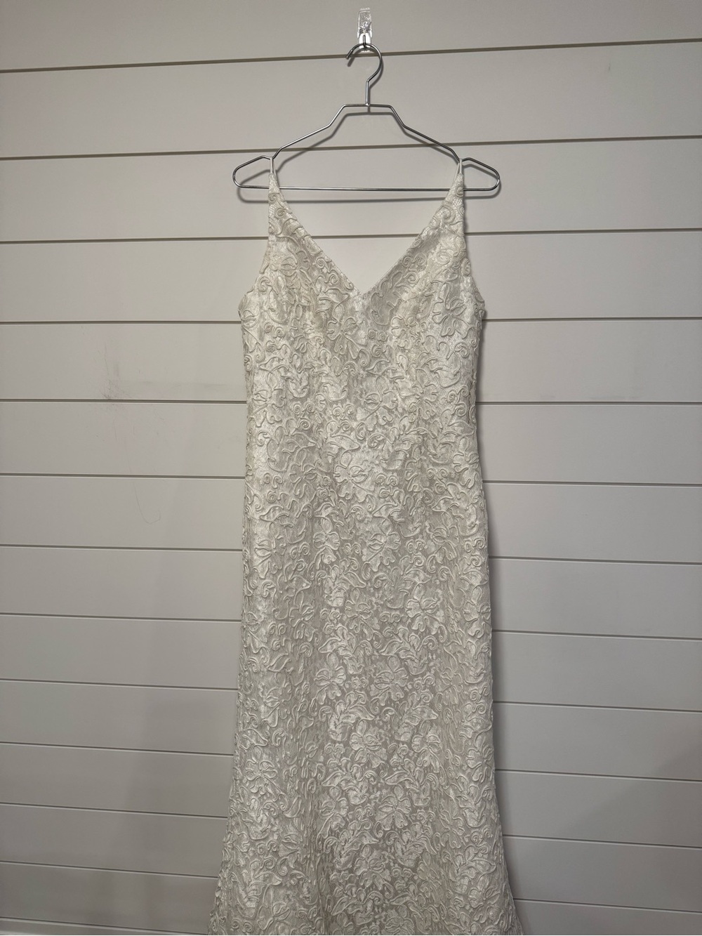 Y2K Bride Michaelangelo White wedding dress with V-Neck and train Size 10